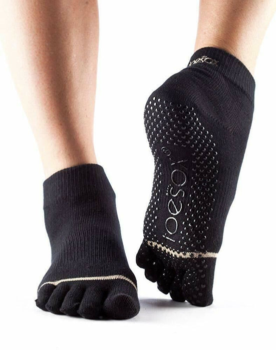 Toesox Full Toe Ankle Pilates Yoga Non Slip Exercise Studio Socks Black